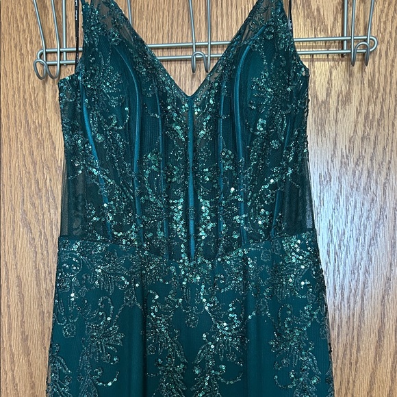 Elegant Green Lace Prom Dress - Picture 5 of 12